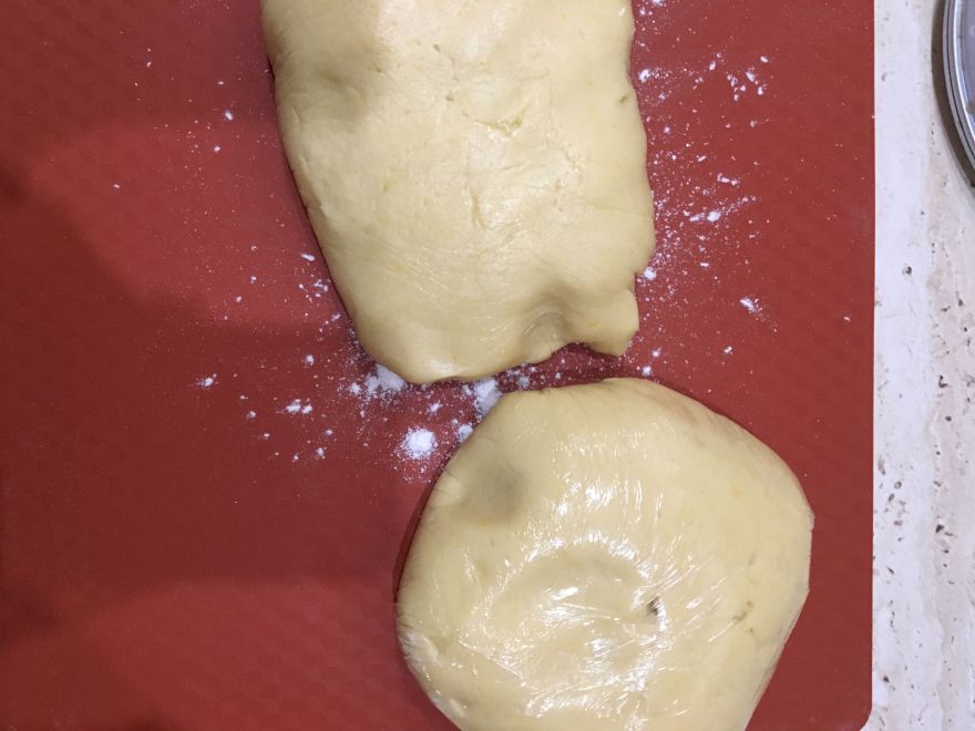 Gluten-free round apple pie