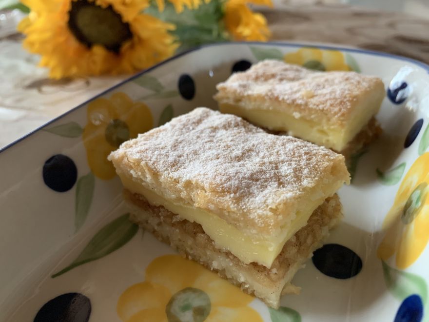 Křehký jablečný koláč s pudinkem