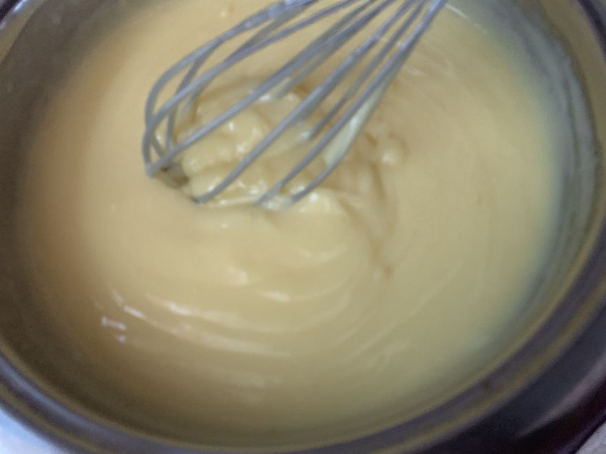 Křehký jablečný koláč s pudinkem