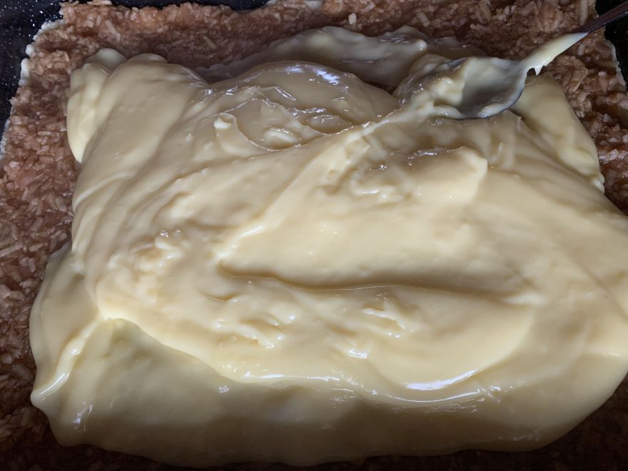 Křehký jablečný koláč s pudinkem