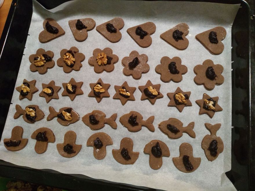 Bezlepkové a bezmléčné povidlové perníčky