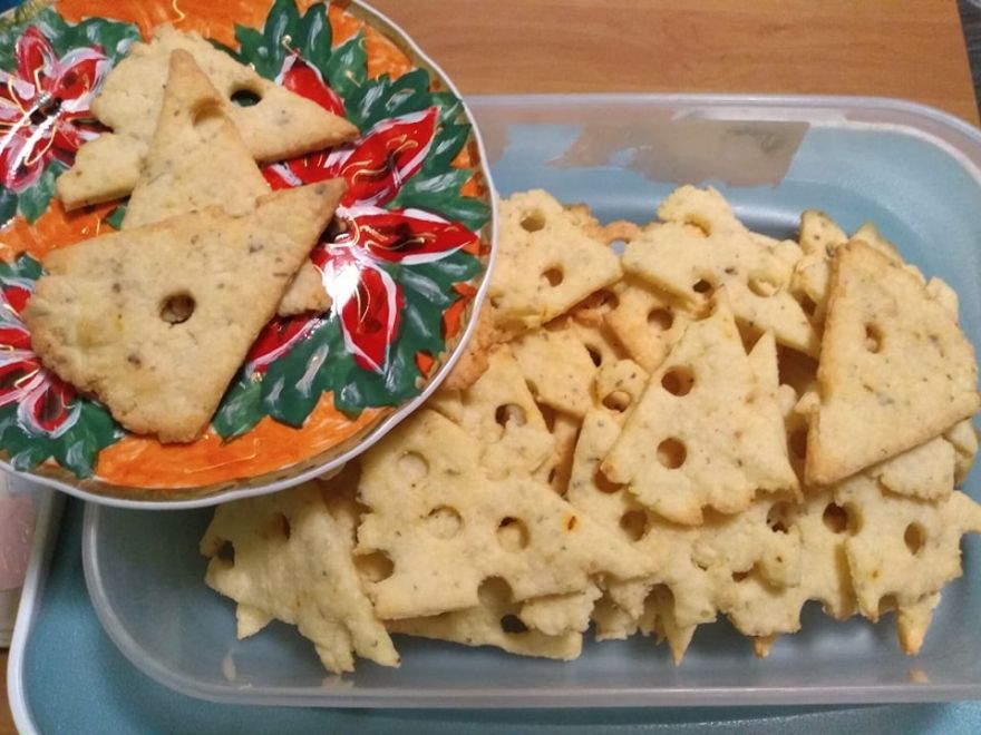 Gluten-free bryndza crackers