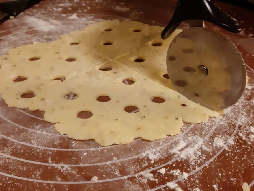 Gluten-free bryndza crackers