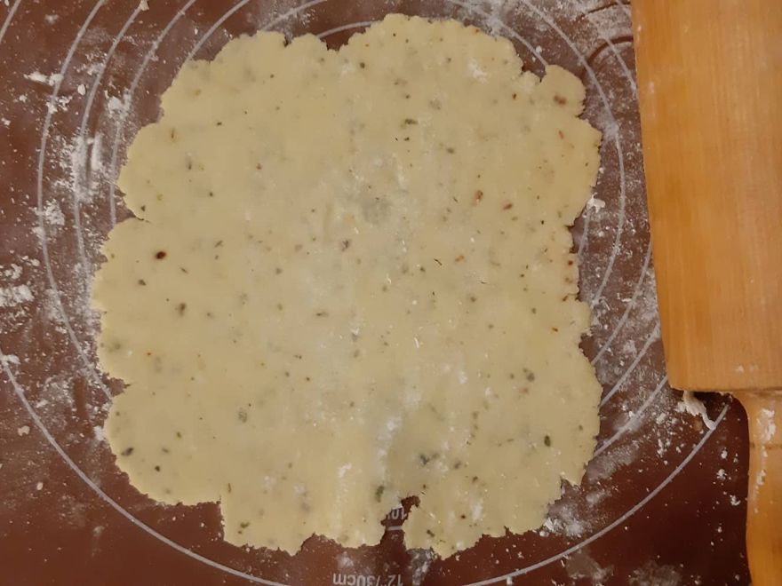 Gluten-free bryndza crackers