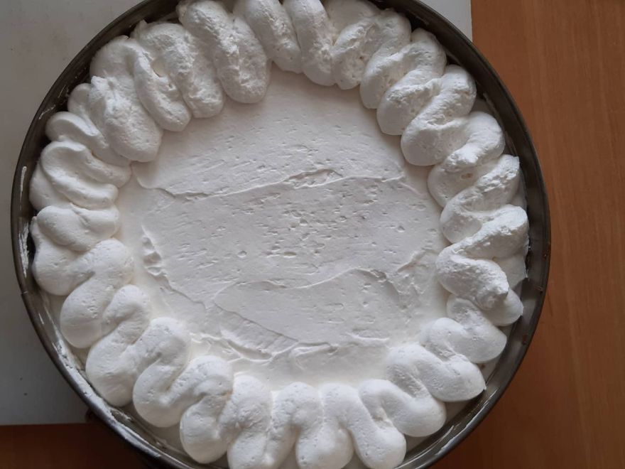 Bezlepkový karamelový dort