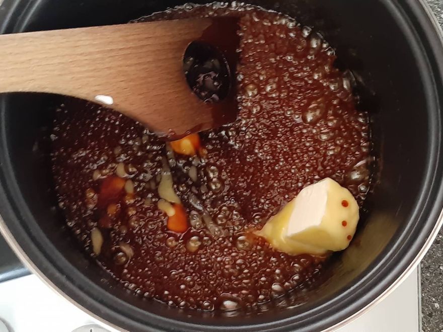 Bezlepkový karamelový dort