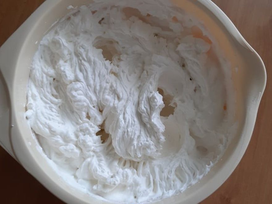 Bezlepkový karamelový dort