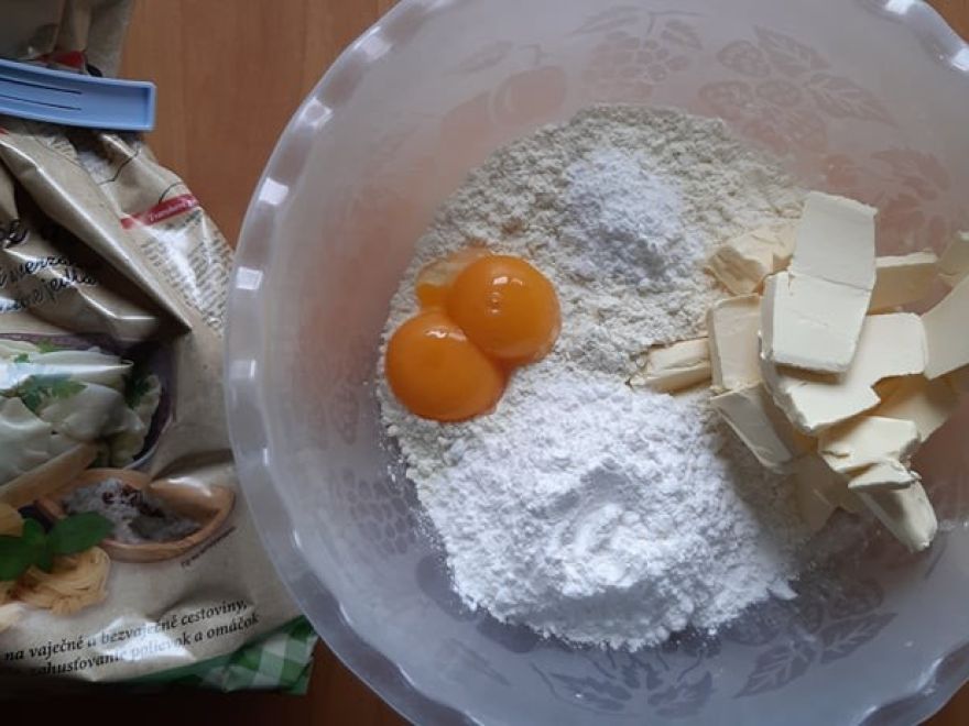 Gluten-free cupcakes with a nut cap