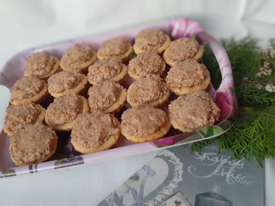 Gluten-free cupcakes with a nut cap