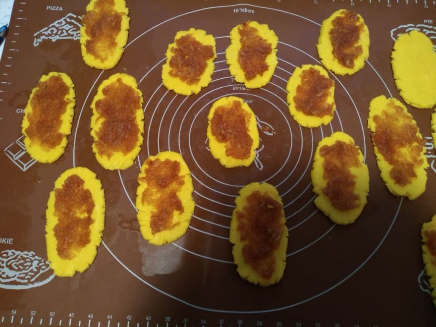 Gluten-free apple rolls