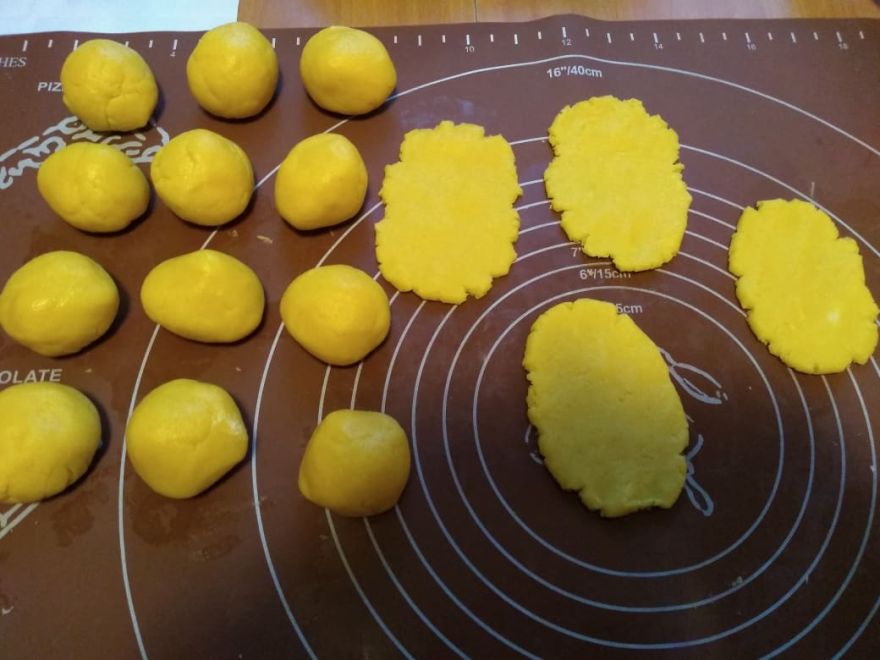 Gluten-free apple rolls