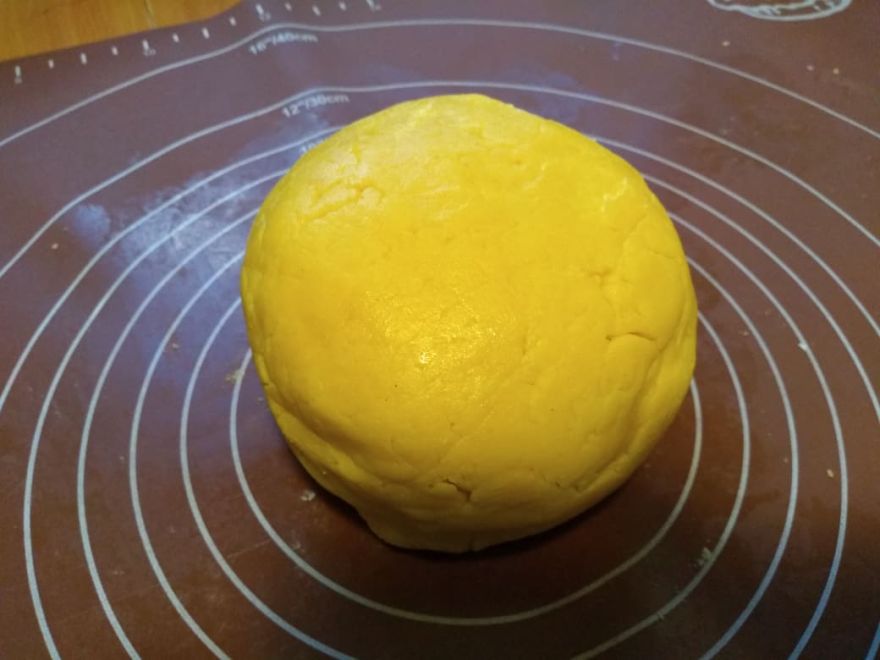 Gluten-free apple rolls