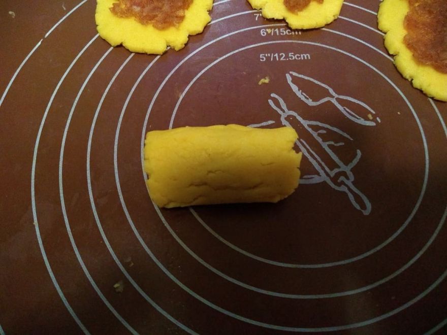 Gluten-free apple rolls