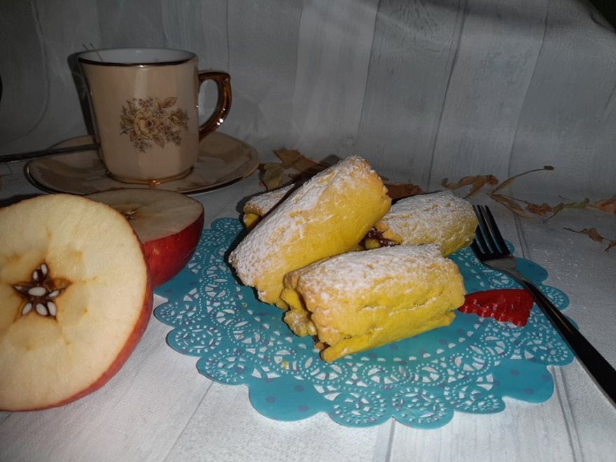 Gluten-free apple rolls