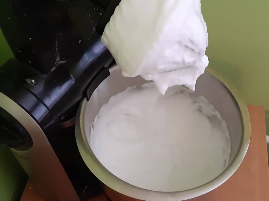 Bezlepková toffee roláda