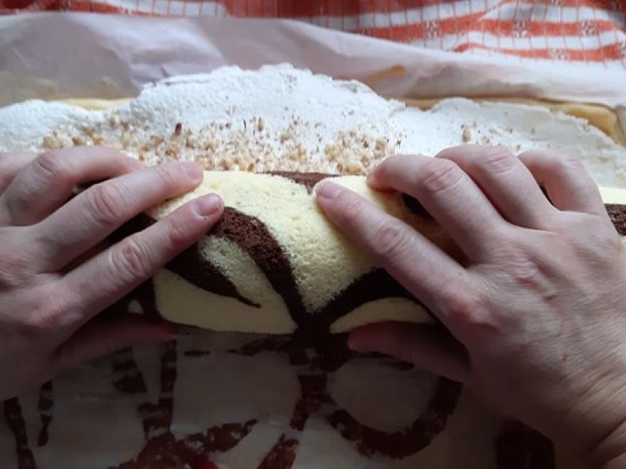 Bezlepková toffee roláda