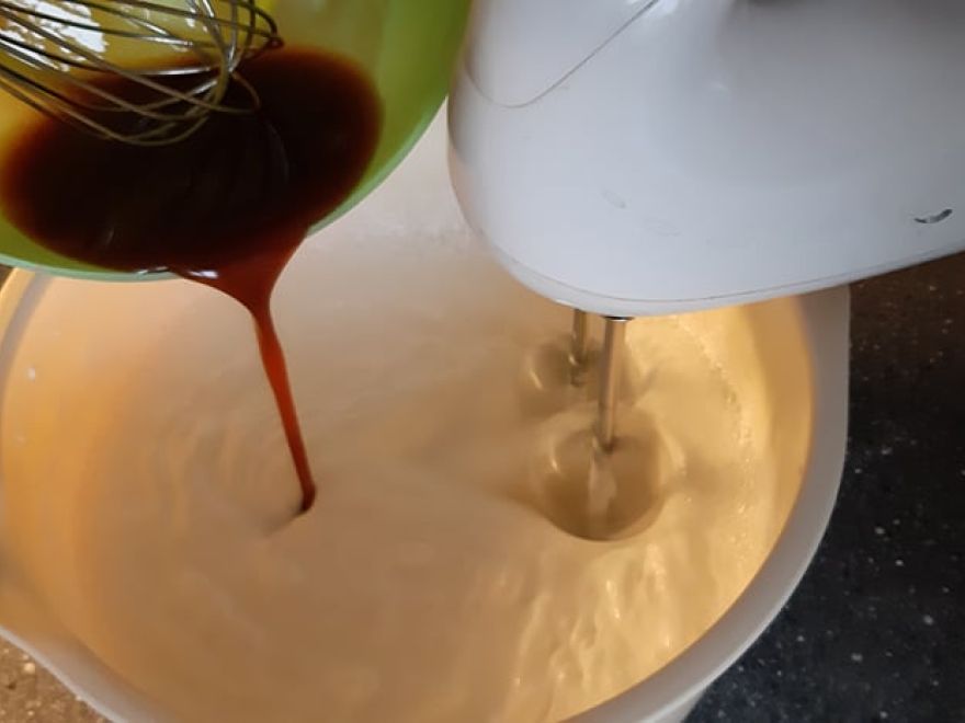 Bezlepková toffee roláda