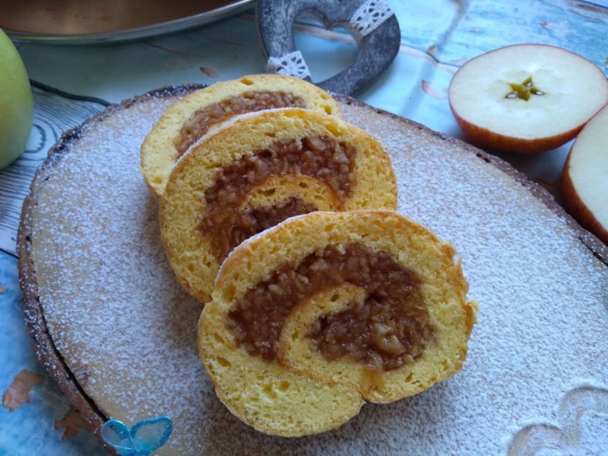 Bezlepková jablková roláda