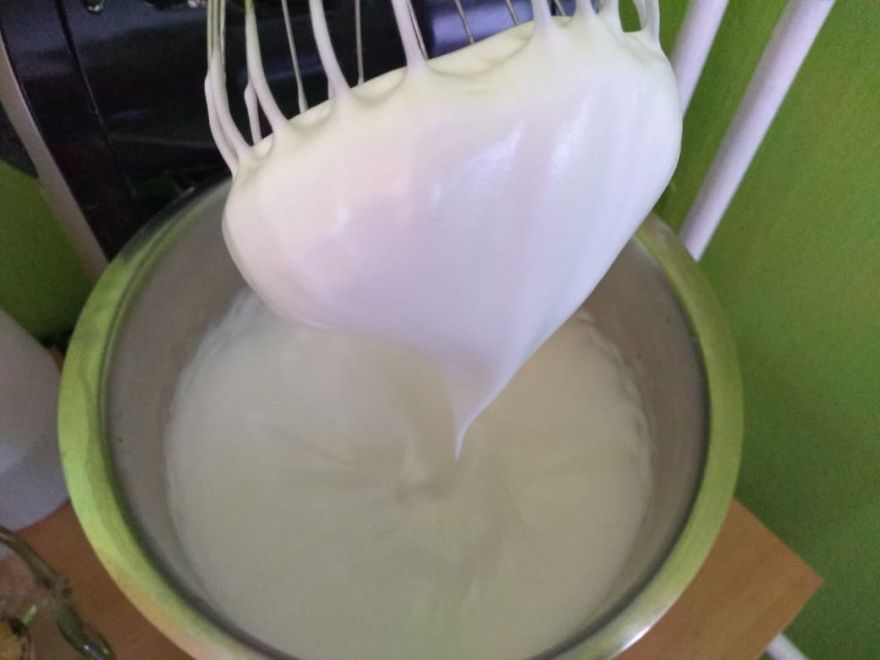 Bezlepková jablková roláda