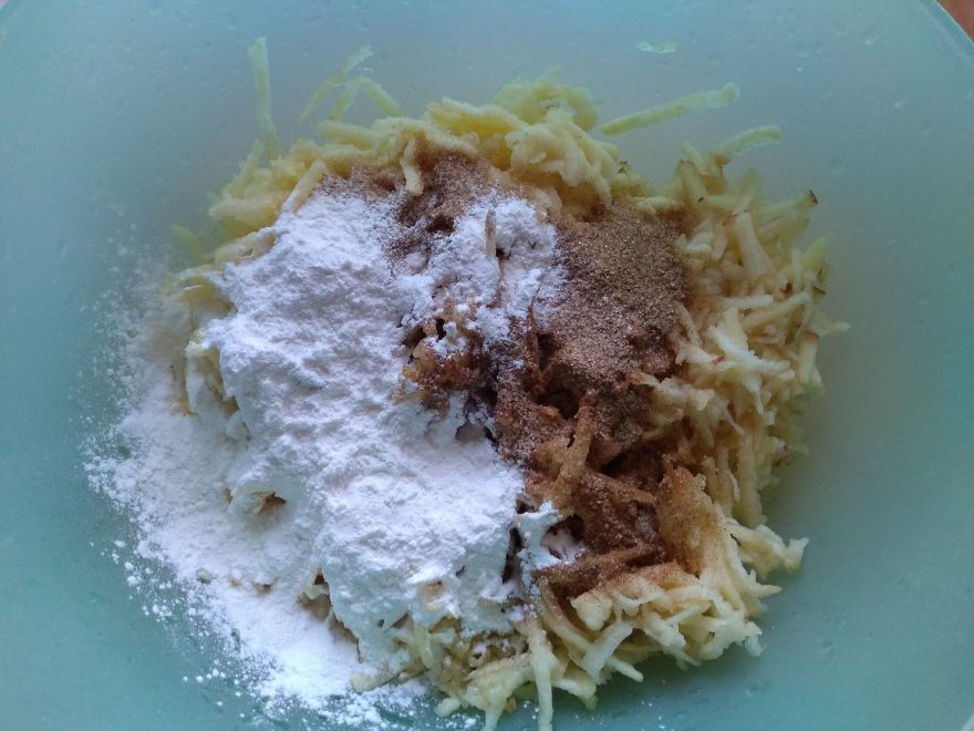 Bezlepková jablková roláda