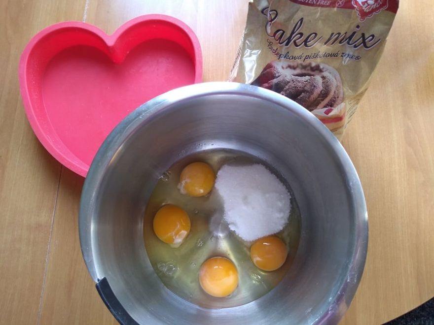 Bezlepkový čokoládovo - banánový dort