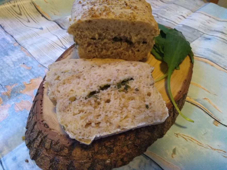 Bezlepkový chlieb s medvedím cesnakom