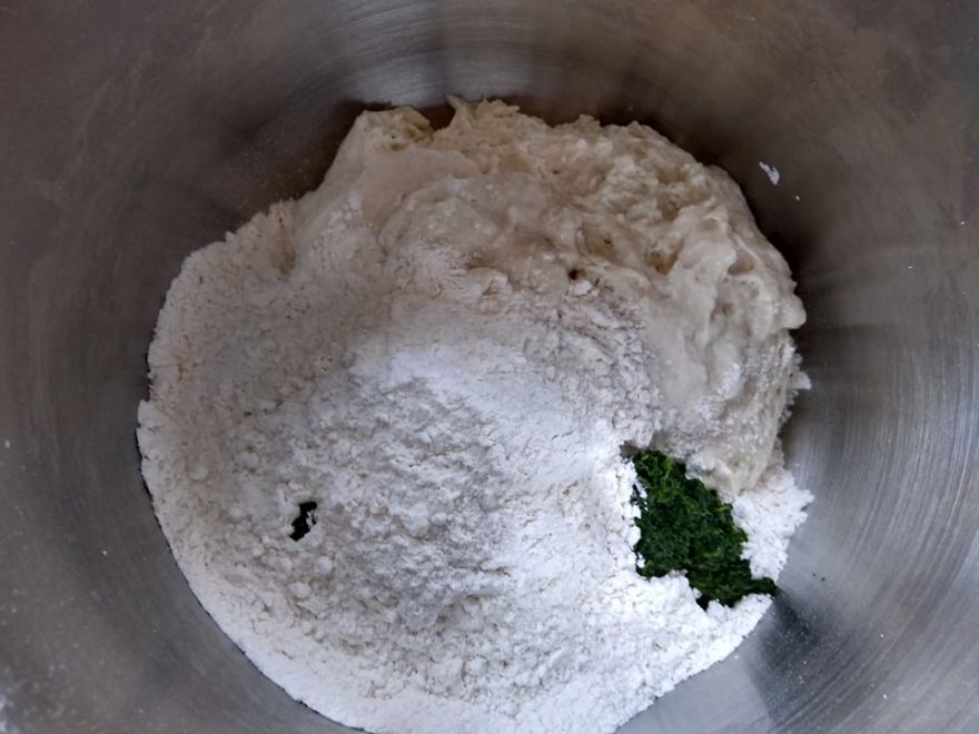 Glutenfreie Sahnetorte mit Wurst