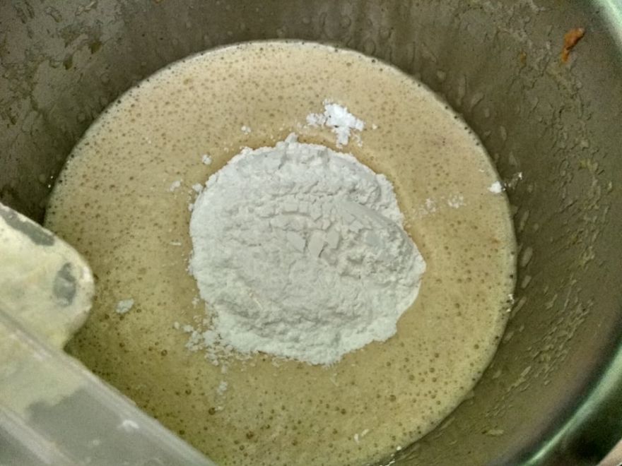 Bezlepkový mrkvový koláč se šlehačkou