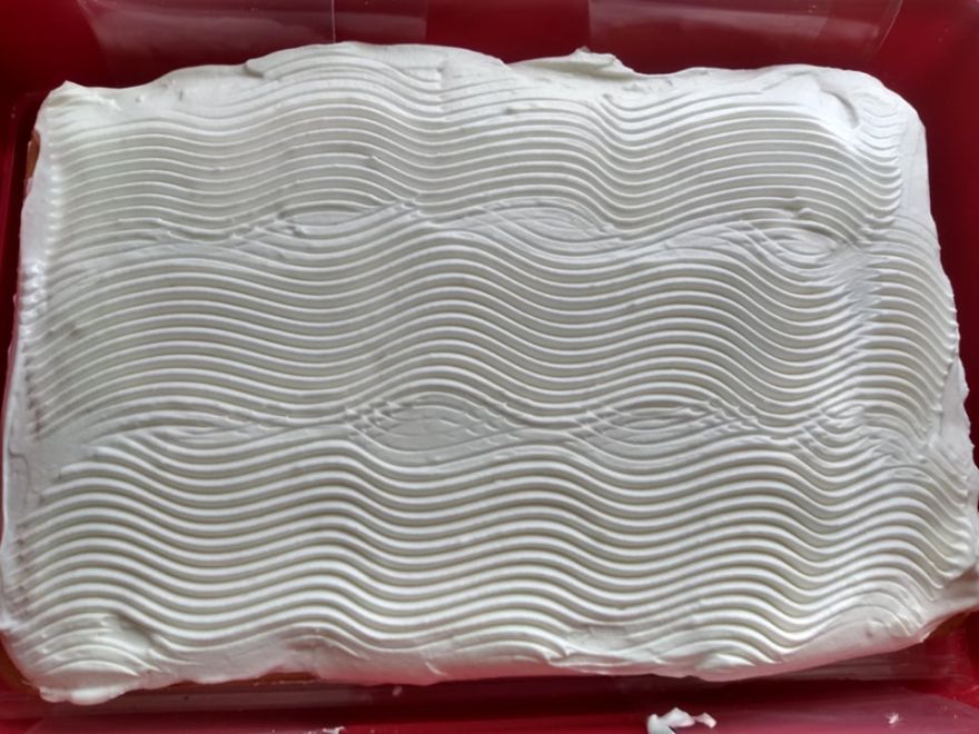 Bezlepkový mrkvový koláč se šlehačkou