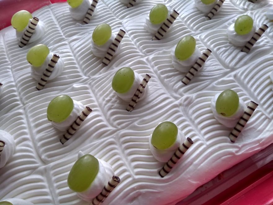 Bezlepkový mrkvový koláč se šlehačkou