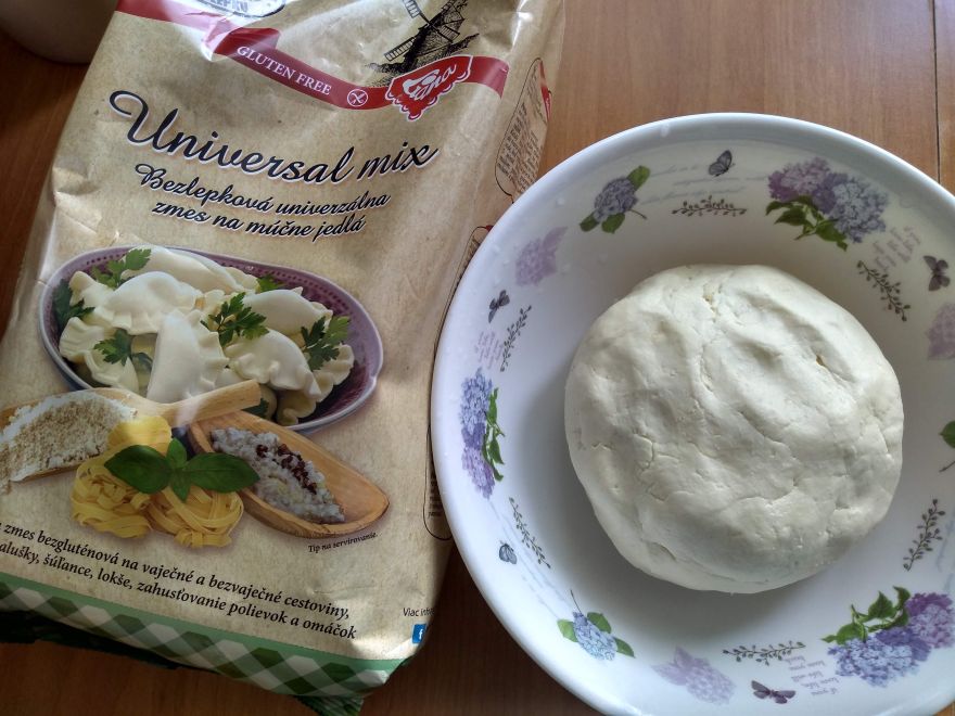 Bezlepkový štrúdlový dort