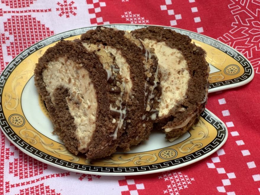 Gluten-free gingerbread roll with chestnut puree