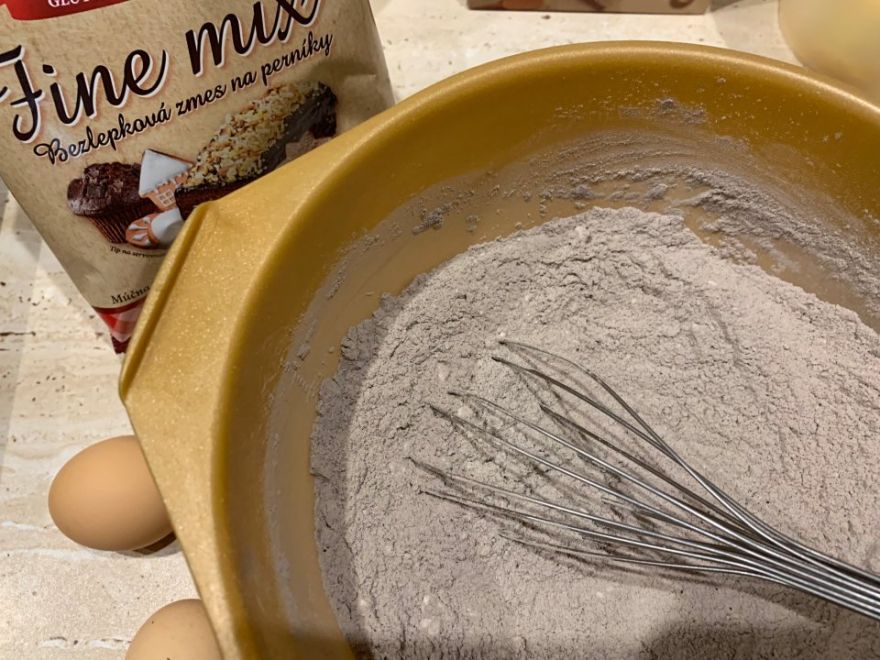 Gluten-free gingerbread roll with chestnut puree