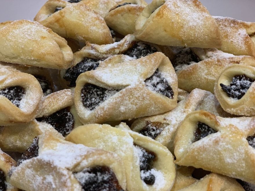 Crispy filled cookies