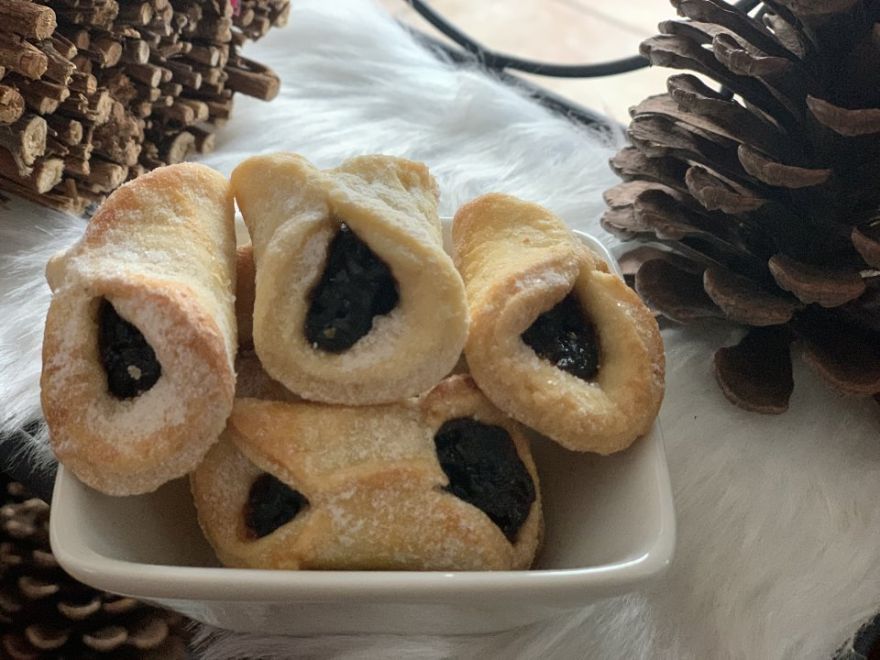 Crispy filled cookies