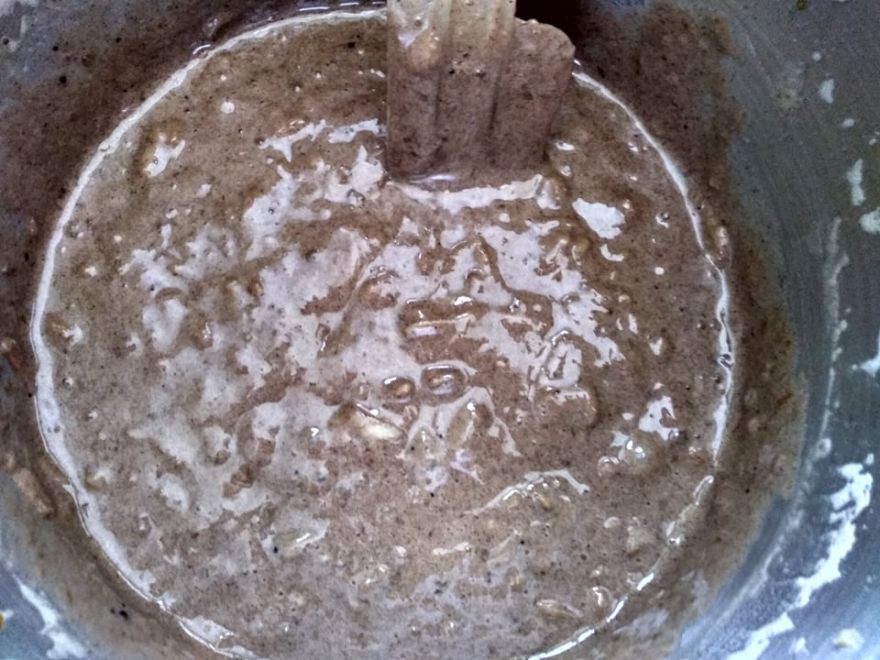 Gluten-free gingerbread muffins with apples