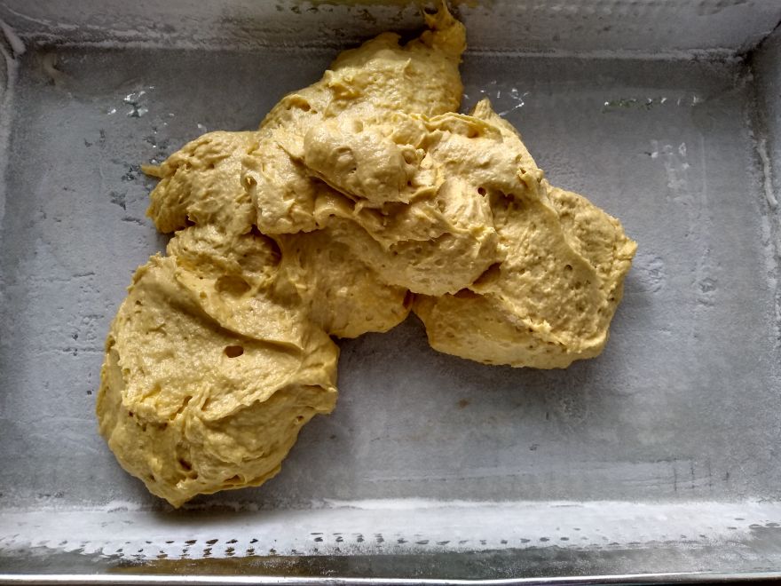 Glutenfreier Rhabarberkuchen mit Schnee