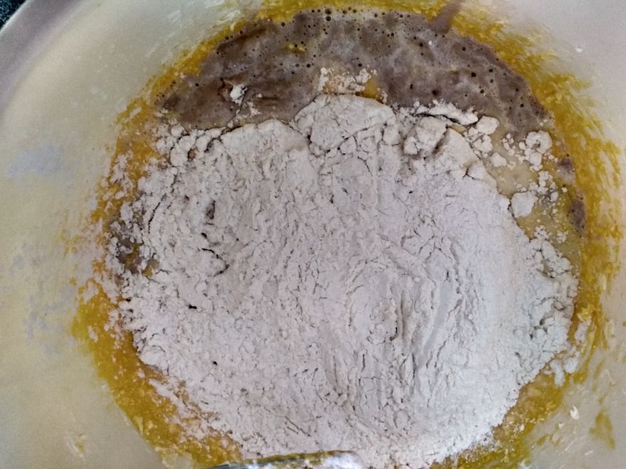 Glutenfreier Rhabarberkuchen mit Schnee