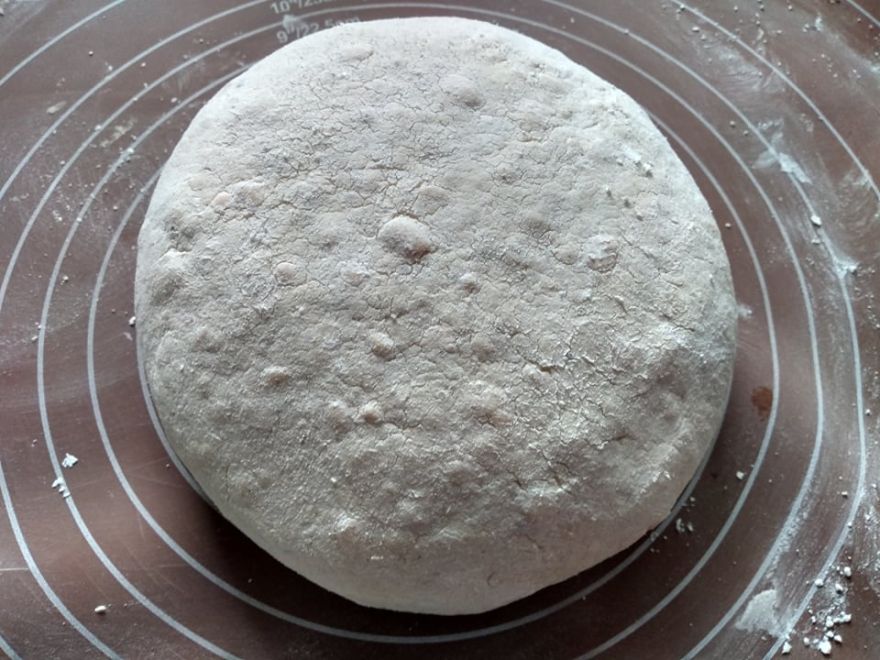 Gluten-free bread with chili and cheddar