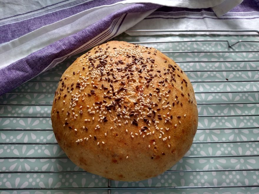 Gluten-free bread with chili and cheddar