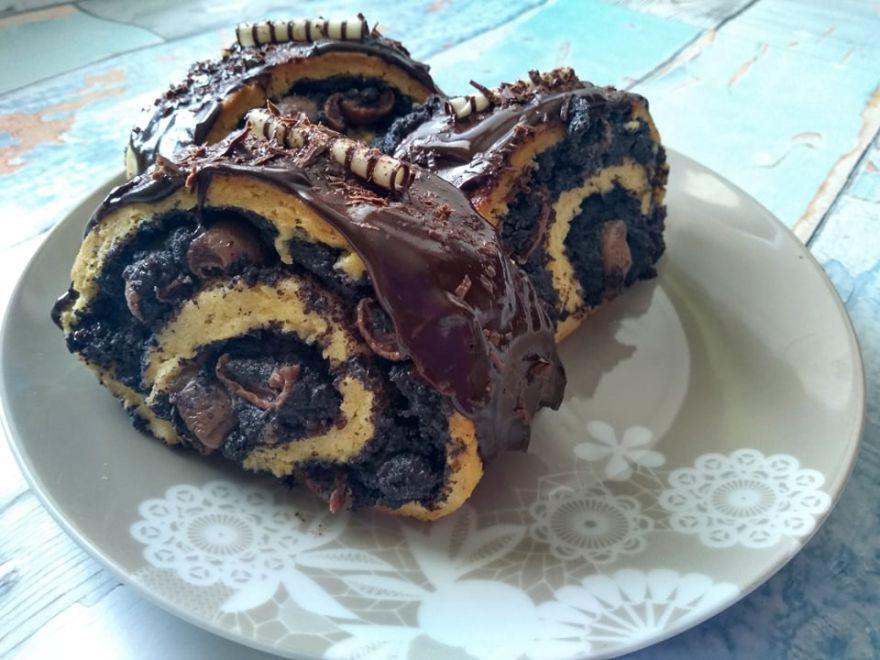 Gluténmentes belga zsemle mákos-cseresznyés töltelékkel