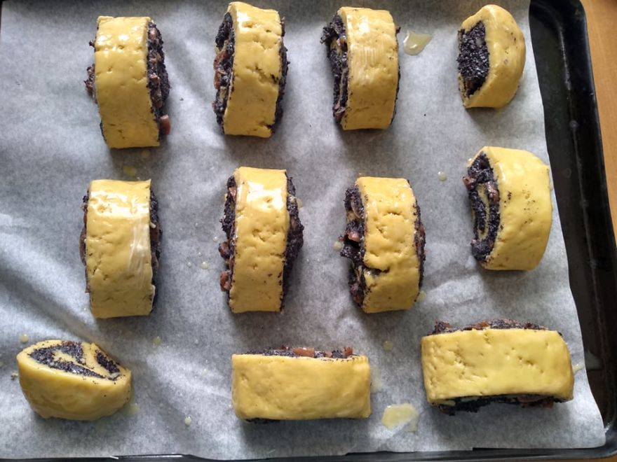 Gluténmentes belga zsemle mákos-cseresznyés töltelékkel