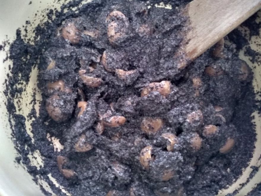 Gluténmentes belga zsemle mákos-cseresznyés töltelékkel