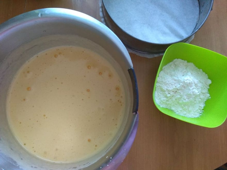 Bezlepkový ovocný dort s želatinovou polevou