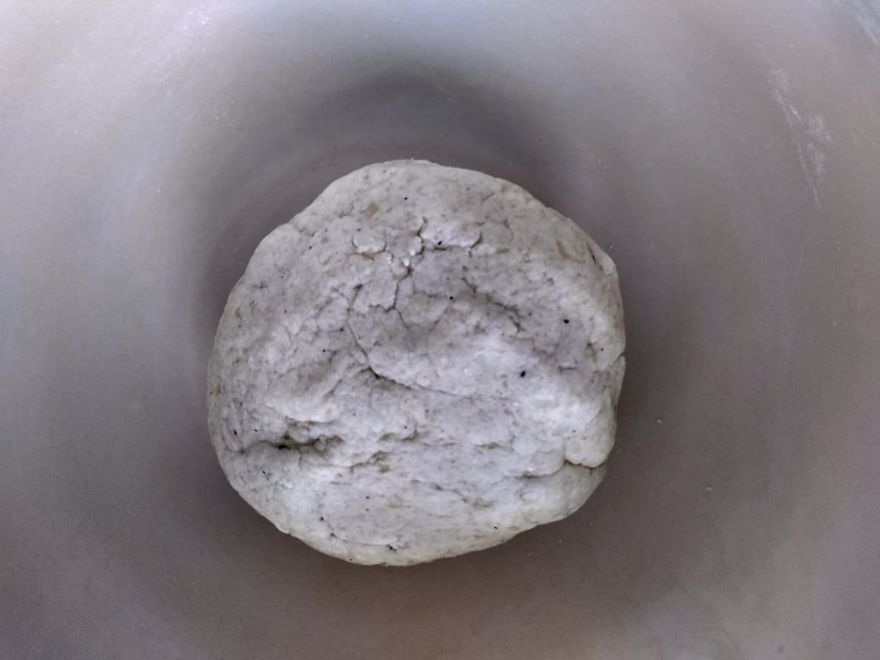 Gluténmentes burgonya tekercs reszelt sajttal töltve