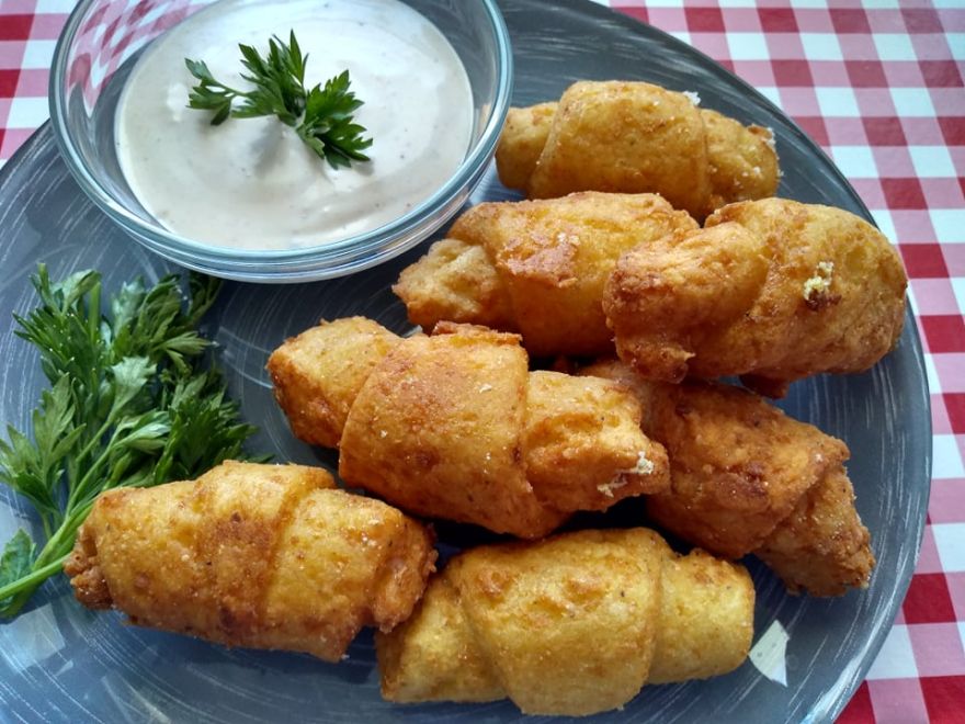 Gluténmentes burgonya tekercs reszelt sajttal töltve