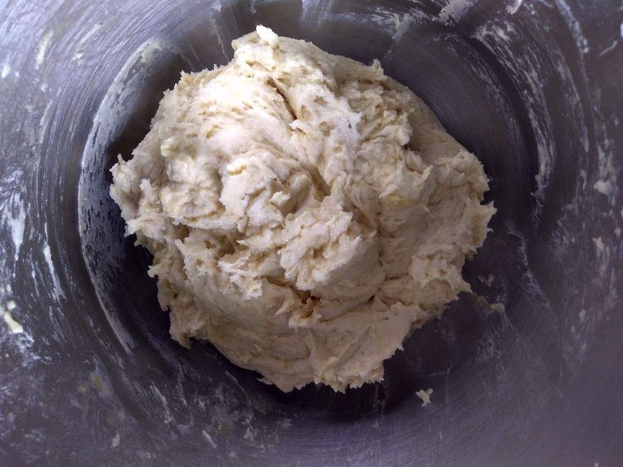 Sourdough gluten-free cheesecakes with apricots