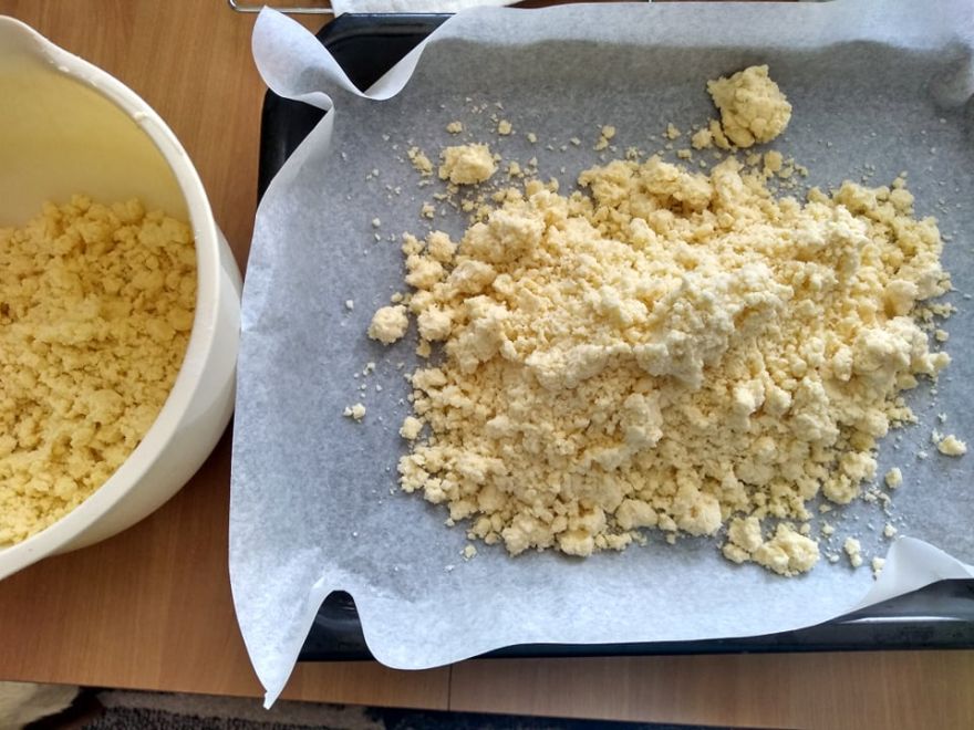 Gluten-free and dairy-free crumb cake (which even children can make)