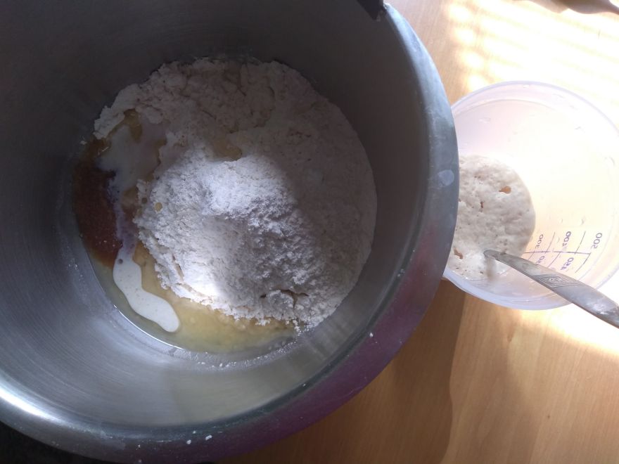 Péřový bezlepkový preclíkový chléb