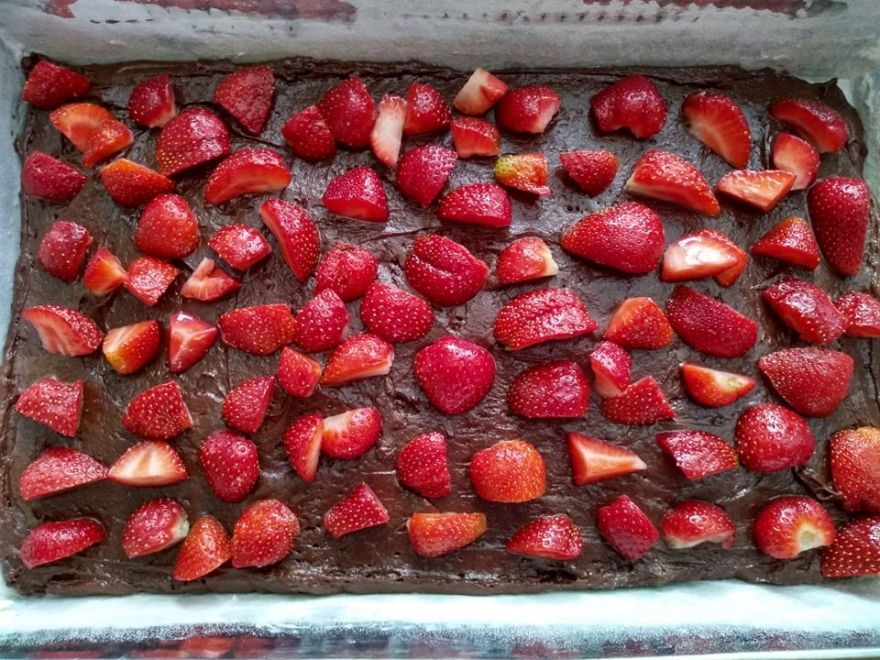 Gluténmentes mega csokitorta eperrel